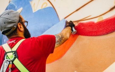 Як створити ефект омбре за допомогою аерозольної фарби