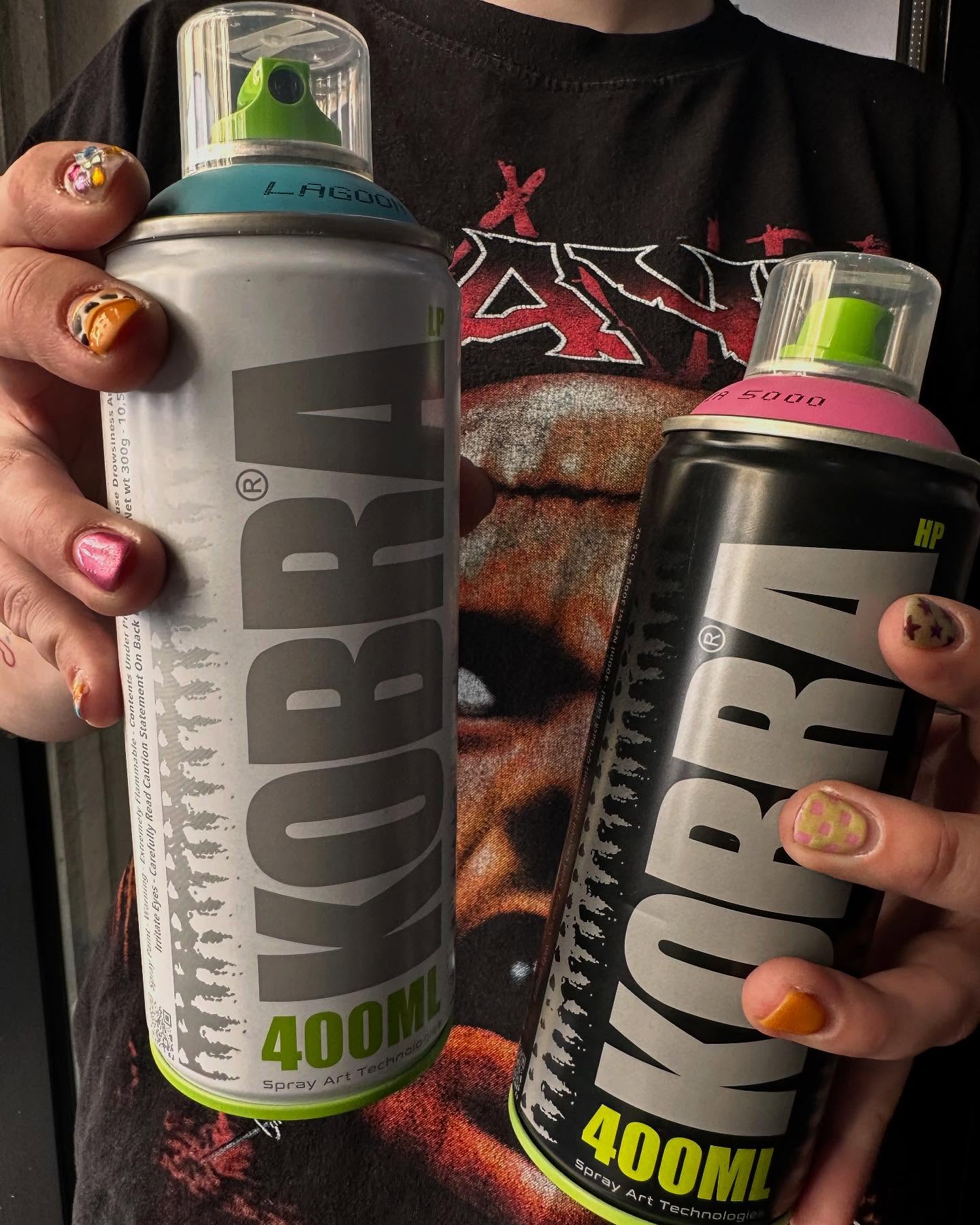 Магазин CANS.COM.UA - фарба для графіті купити, аерозольна фарба в балончиках для тканини, фарба для тканини в балончиках недорого, професійні матеріали для розпису тканин 