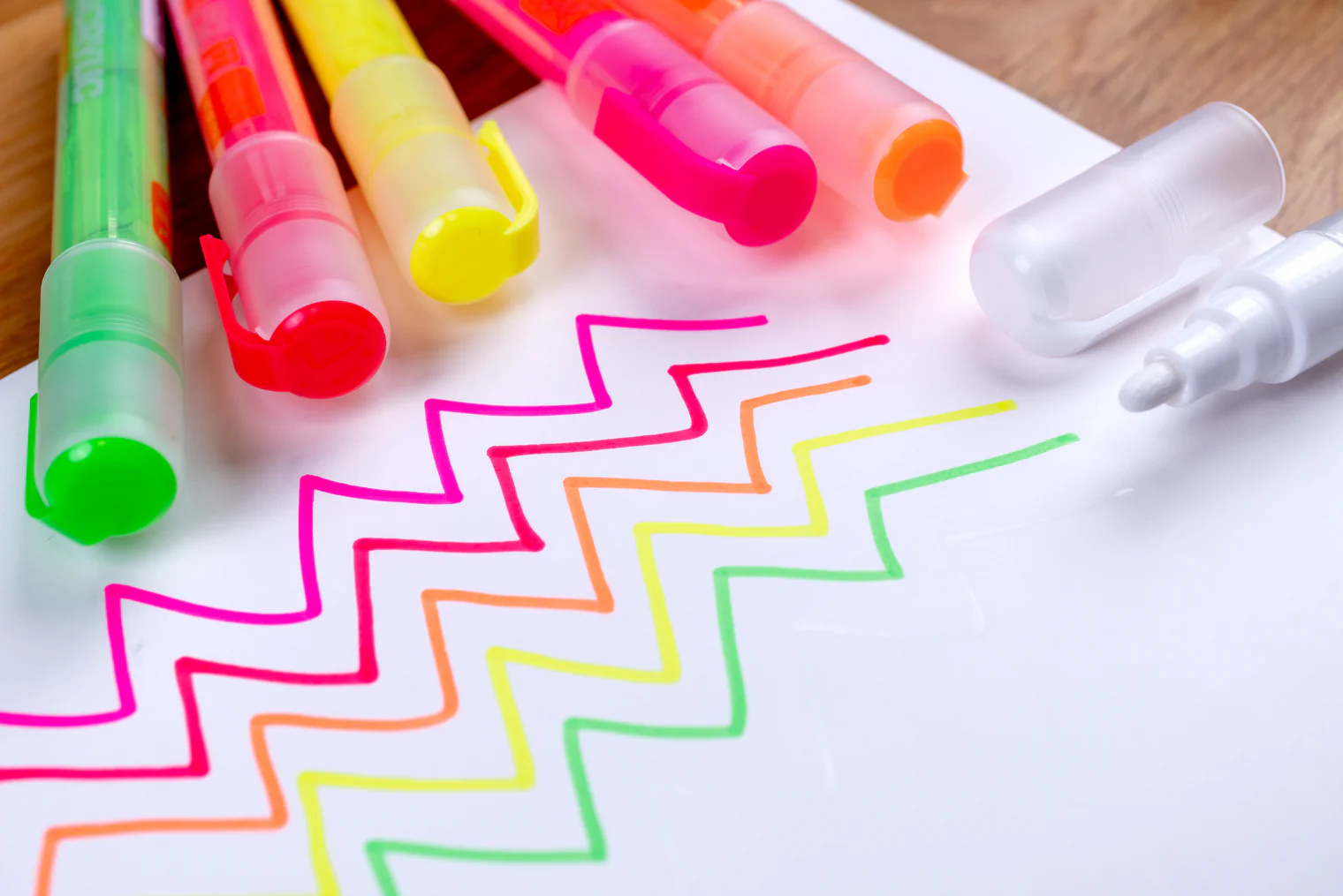 Graffiti shop CANS - акрилові маркери, маркер акриловий купити, акриловий маркер для дерева/скла/тканини, акрилові маркери для тканини